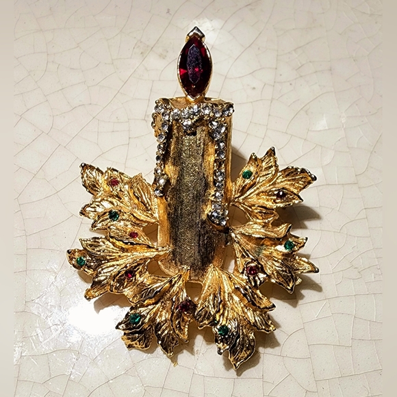 Vintage high designed holiday gold candle  stone flame and winter leaves brooch - Picture 4 of 12